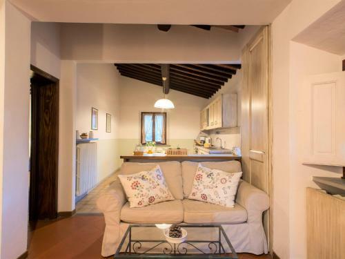 Rustic Apartment In Castelfiorentino With Swimming Pool