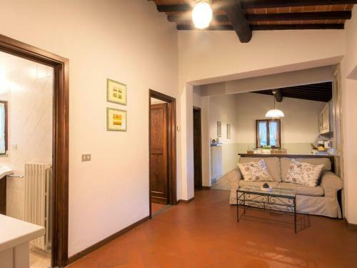 Rustic Apartment In Castelfiorentino With Swimming Pool