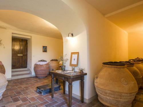 Rustic Apartment In Castelfiorentino With Swimming Pool