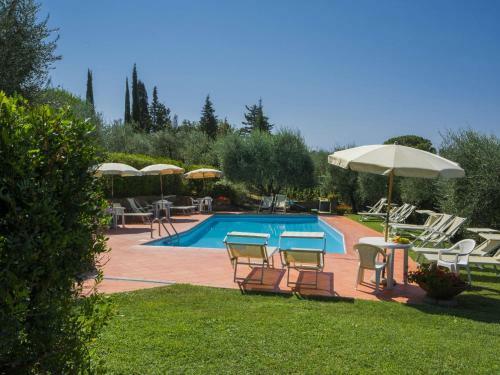 Splendid Farmhouse In Castelfiorentino With Garden