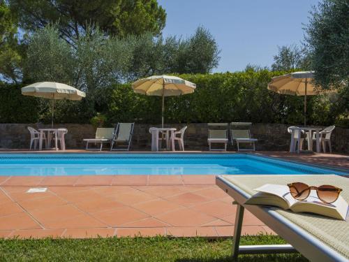 Splendid Farmhouse In Castelfiorentino With Garden