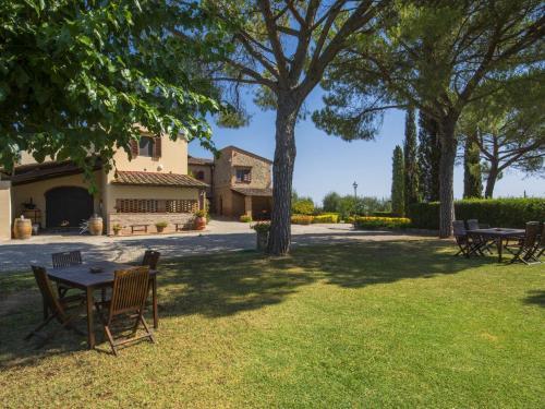 Splendid Farmhouse In Castelfiorentino With Garden