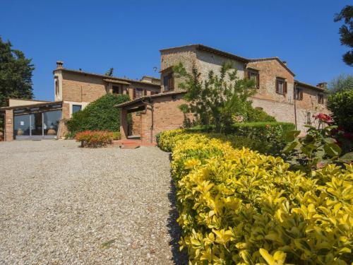 Splendid Farmhouse In Castelfiorentino With Garden