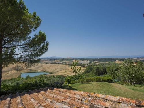 Splendid Farmhouse In Castelfiorentino With Garden