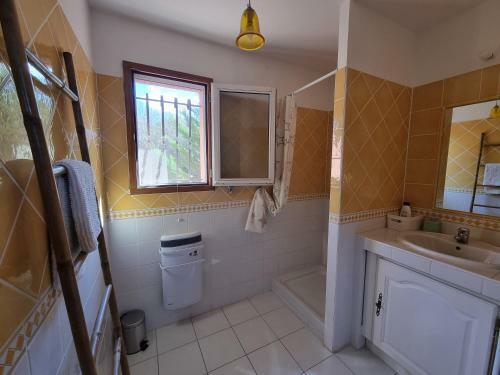 Villa Dans Le Lub�ron Avec Piscine Chauff�e Sans Vis � Vis