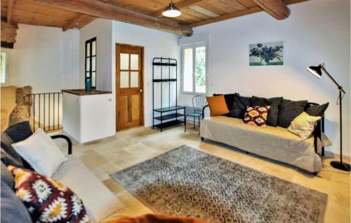 Amazing Home In Apt With 2 Bedrooms