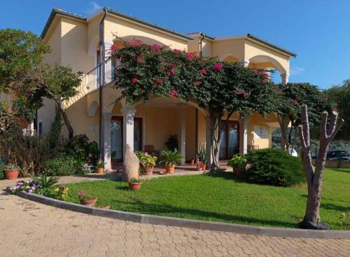 Apartamento Holiday Homes In Badesi 27283