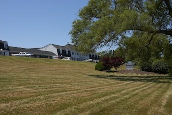 Hotel Sandwich Lodge & Resort