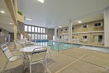 Hotel Sandwich Lodge & Resort