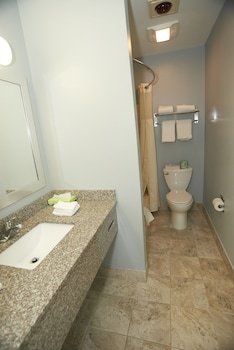 Hotel Sandwich Lodge & Resort
