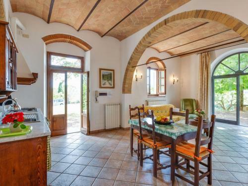 Cozy Apartment In Barberino Val D'elsa With Private Pool