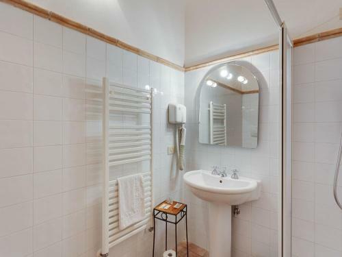 Cozy Apartment In Barberino Val D'elsa With Private Pool