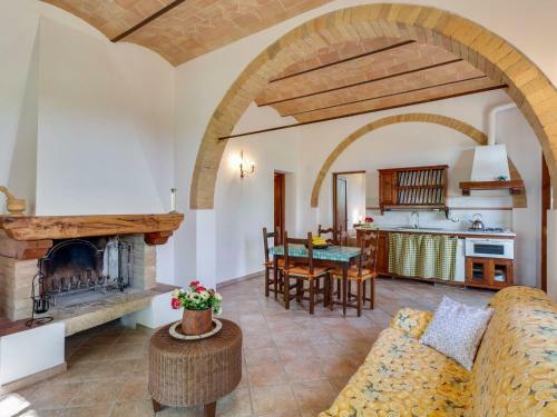 Cozy Apartment In Barberino Val D'elsa With Private Pool