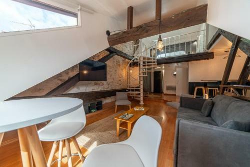Apartment For 6 People In The City Center