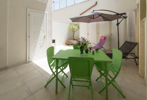Flamor Apartment
