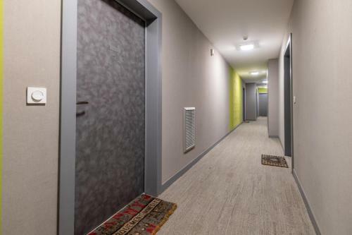 Apartment With Balcony Near Downtown