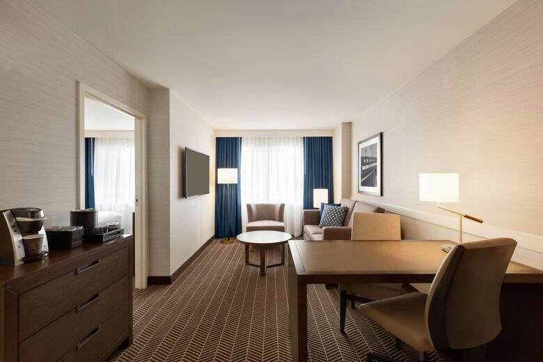 Hotel Embassy Suites Logan Airport