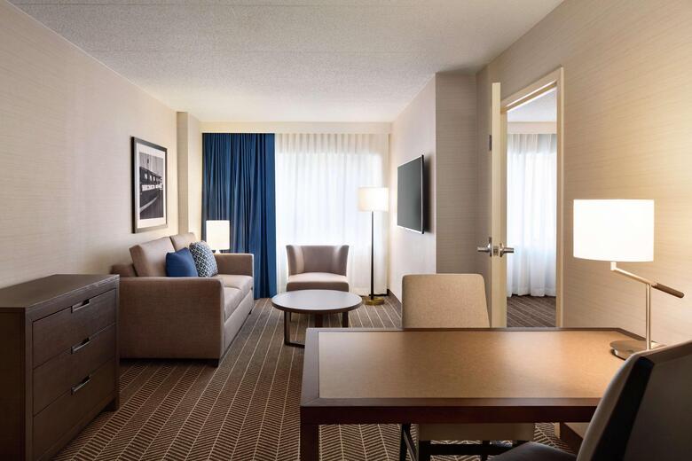 Hotel Embassy Suites Logan Airport