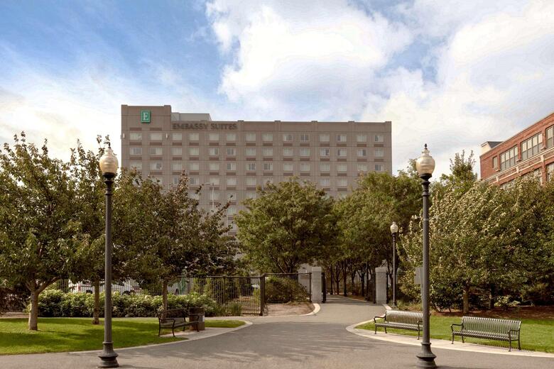 Hotel Embassy Suites Logan Airport