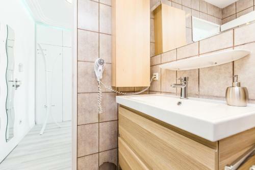 Business Meets D�sseldorf Apartments