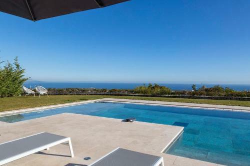 Luxurious Sea View Villa Outside Infinity Pool - Heated Indoor Pool