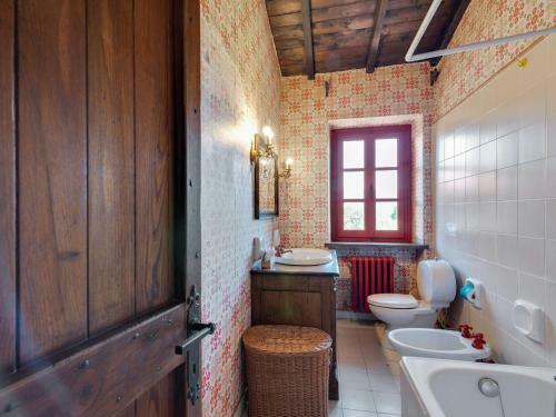Magnificent Holiday Home In Poppi With Swimming Pool