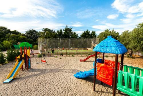 Camping Maeva Club Le Lagon D'argel�s ****