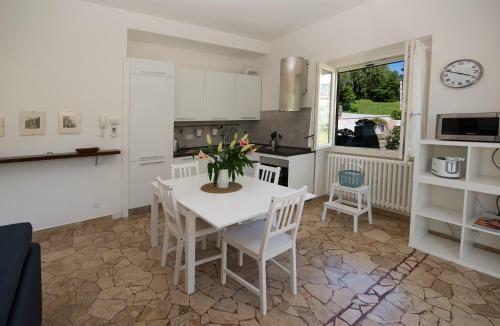 Vitali Apartment Jr