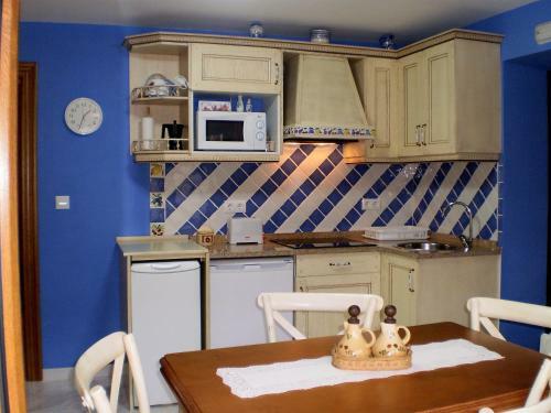 Apartamentos Huerta Car�a I Y II