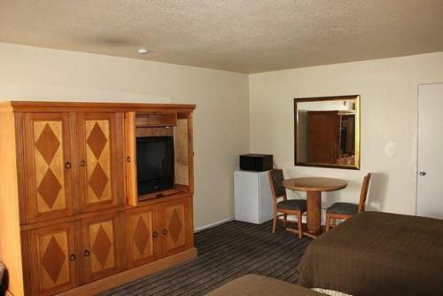 Hotel Travel Inn And Suites