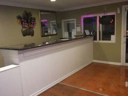 Hotel Travel Inn And Suites