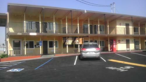 Hotel Travel Inn And Suites