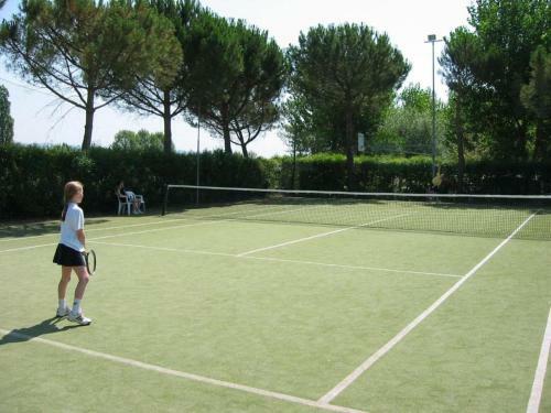 Pleasant Mobile Home In Castiglione Del Lago With Pool
