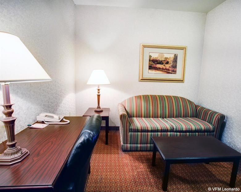 Hotel Quality Inn & Suites Near University