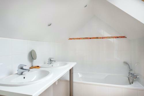 Belle Maison Pour Six Personnes A Arzon