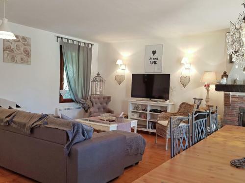 Modern Villa With Swimming Pool In Aups