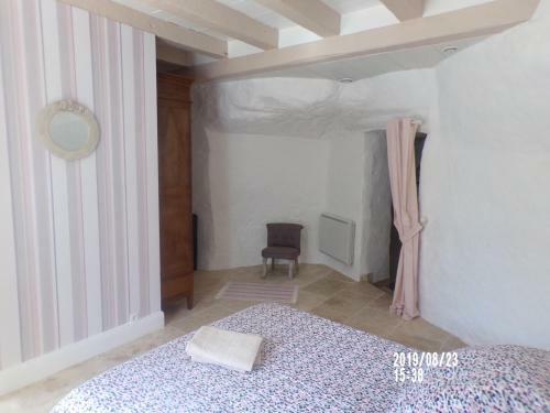 Le Troglo Des Renaudi�res
