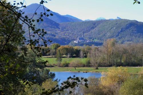 Cottage Les Pyr�n�es Au Bord De L'eau