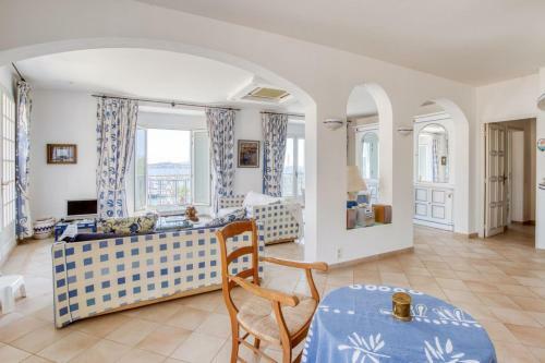 Magnificent Luxury Home With Garden In Bandol