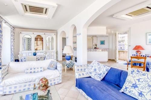 Magnificent Luxury Home With Garden In Bandol