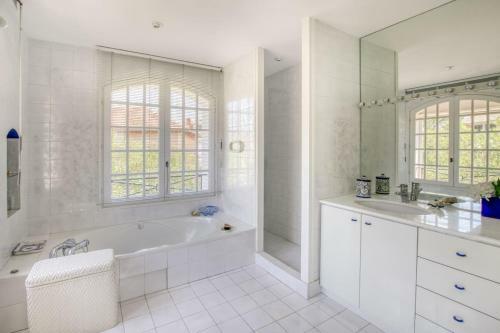 Magnificent Luxury Flat With Terrace In Bandol