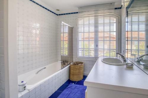 Magnificent Luxury Flat With Terrace In Bandol