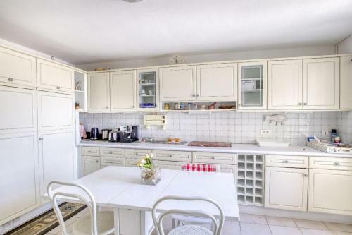 Magnificent Luxury Flat With Terrace In Bandol