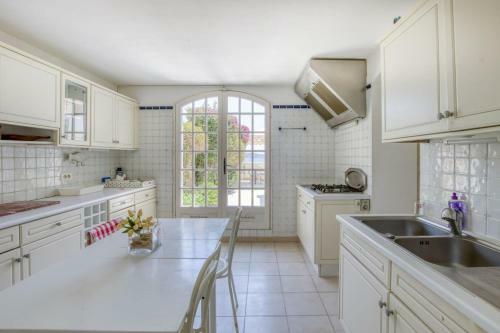 Magnificent Luxury Flat With Terrace In Bandol