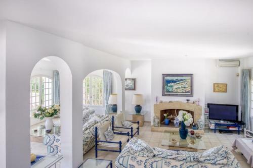 Magnificent Luxury Flat With Terrace In Bandol