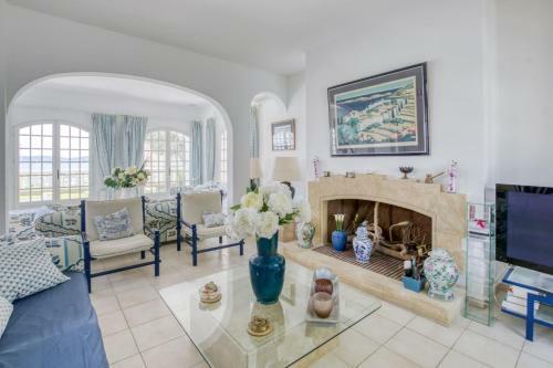 Magnificent Luxury Flat With Terrace In Bandol