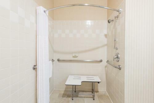 Americinn Hotel And Suites
