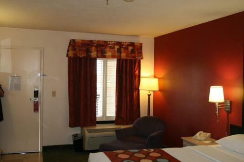 Americinn Hotel And Suites