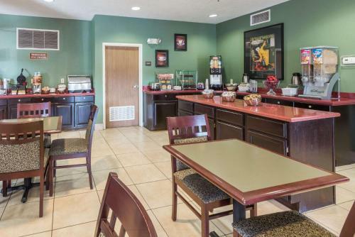 Americinn Hotel And Suites