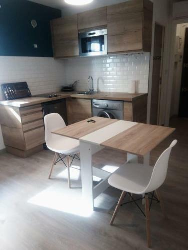 Apartamento Charmant Studio Climatis� � 300m Du Port. Refait � Neuf.